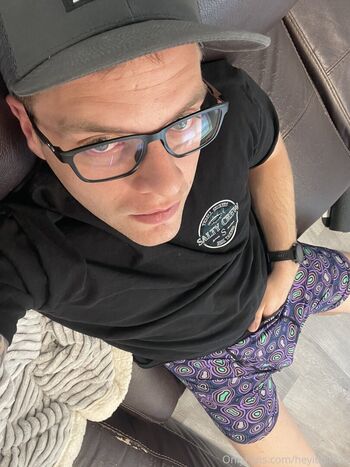 Full leaked Heyitskalen private photo