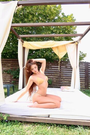 Full leaked Heyselova private photo