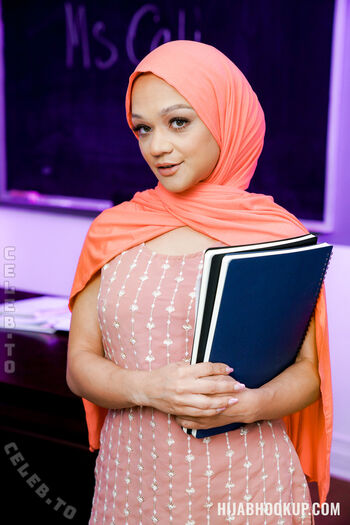 Full leaked Hijab hookup private photo
