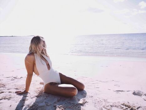 Full leaked Hilary duff private photo