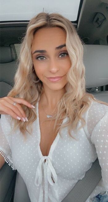 Full leaked Holly blowers private photo