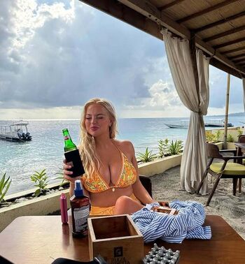 Full leaked Holly harrington page private photo