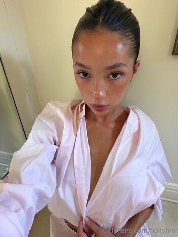 Full leaked Holly lim private photo