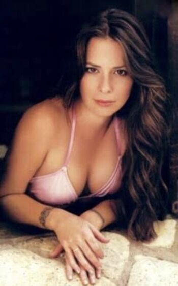 Full leaked Holly marie combs private photo