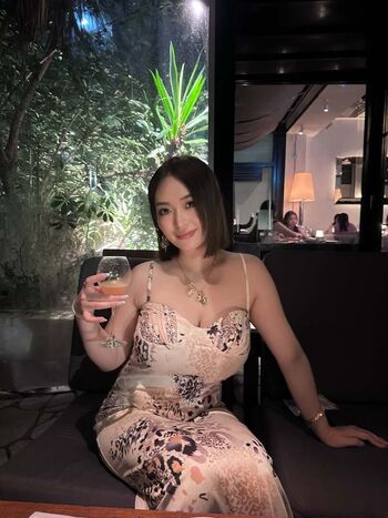 Full leaked Holly shu private photo