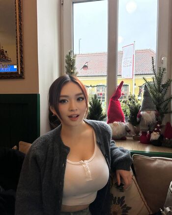 Full leaked Holly shu page private photo