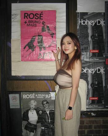 Full leaked Holly shu page private photo