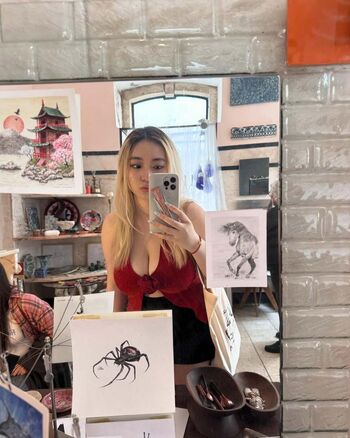 Full leaked Holly shu page private photo