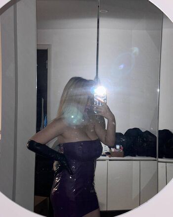 Full leaked Holly shu private photo