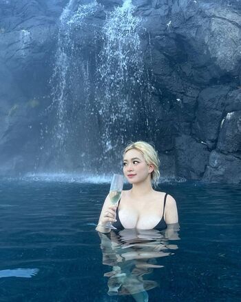 Full leaked Holly shu private photo