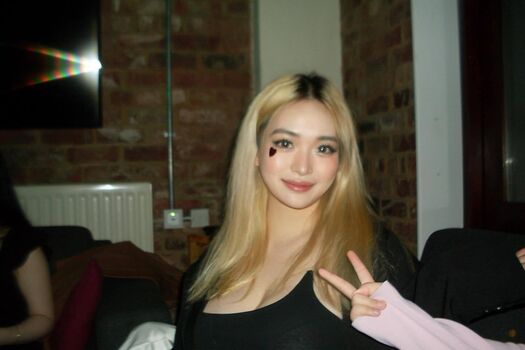 Full leaked Holly shu private photo
