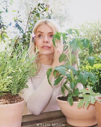 Full leaked Holly willoughby private photo