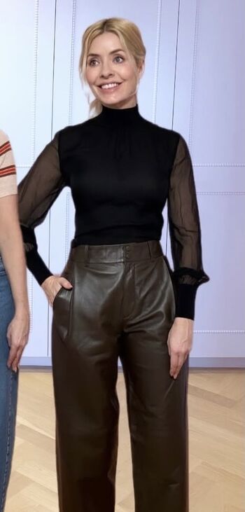 Full leaked Holly willoughby private photo