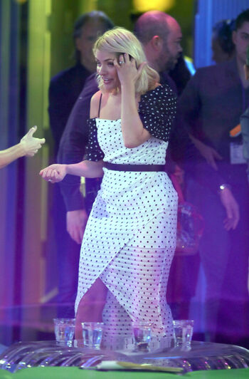Full leaked Holly willoughby page private photo