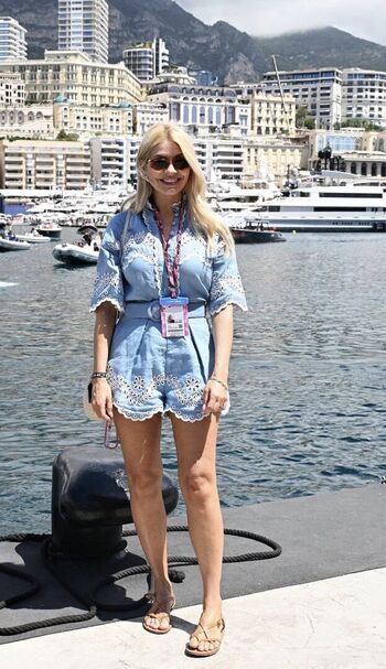 Full leaked Holly willoughby private photo