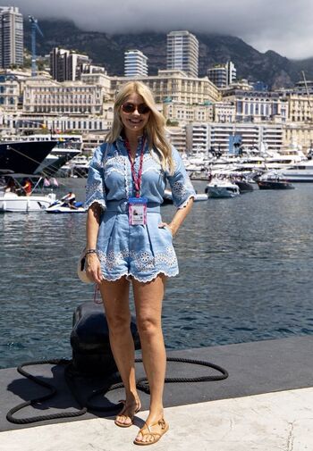 Full leaked Holly willoughby private photo