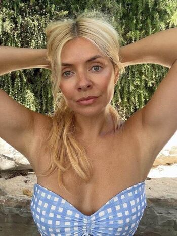 Full leaked Holly willoughby private photo