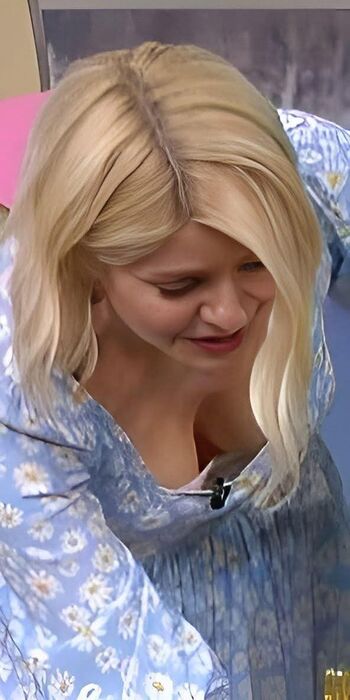 Full leaked Holly willoughby private photo