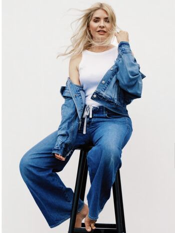 Full leaked Holly willoughby page private photo