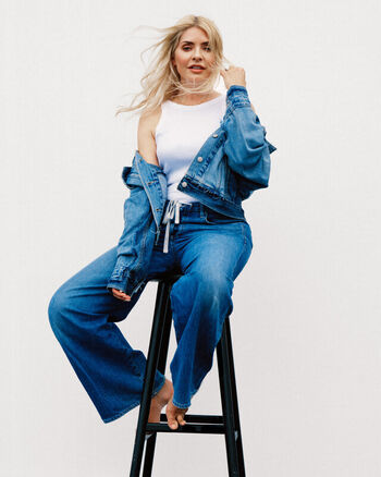 Full leaked Holly willoughby page private photo