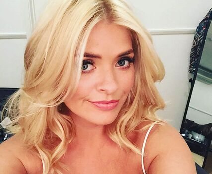 Full leaked Holly willoughby private photo