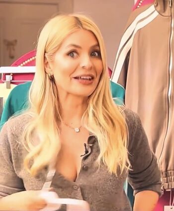 Full leaked Holly willoughby private photo