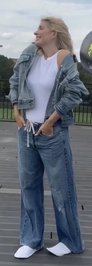 Full leaked Holly willoughby private photo