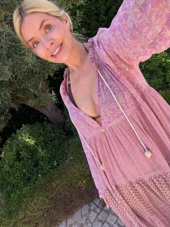 Full leaked Holly willoughby page private photo