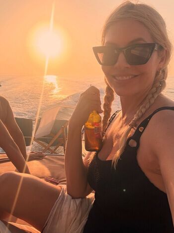 Full leaked Holly willoughby private photo