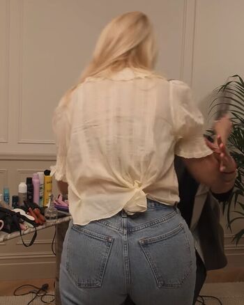 Full leaked Holly willoughby private photo