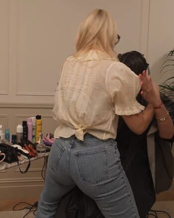 Full leaked Holly willoughby private photo