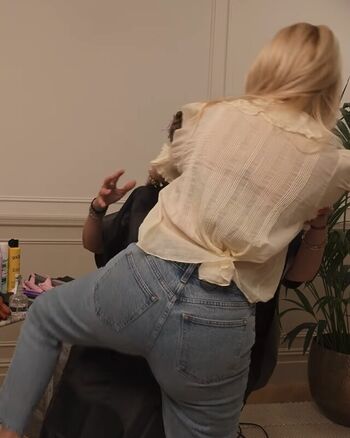 Full leaked Holly willoughby private photo