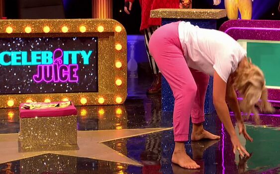 Full leaked Holly willoughby private photo