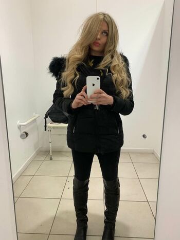 hollyknowlesworld