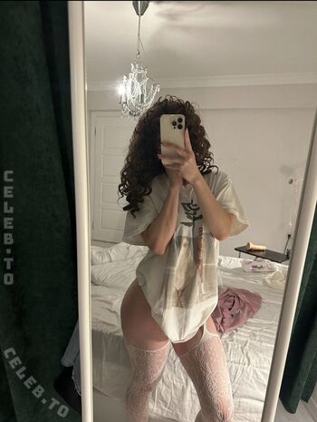 Full leaked Hollyloly private photo