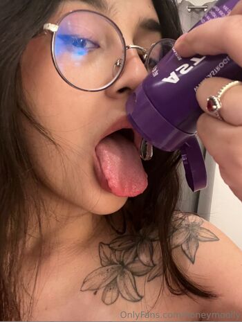 Full leaked Honeymoolly private photo