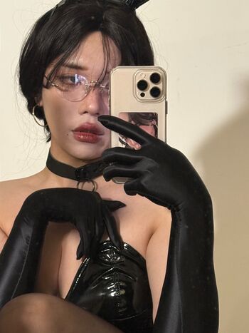 Full leaked Hongbin private photo
