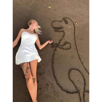 Full leaked Honneyybeeee private photo