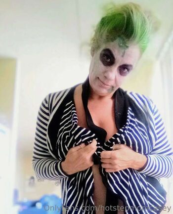 Full leaked Hotstepmomcasey private photo