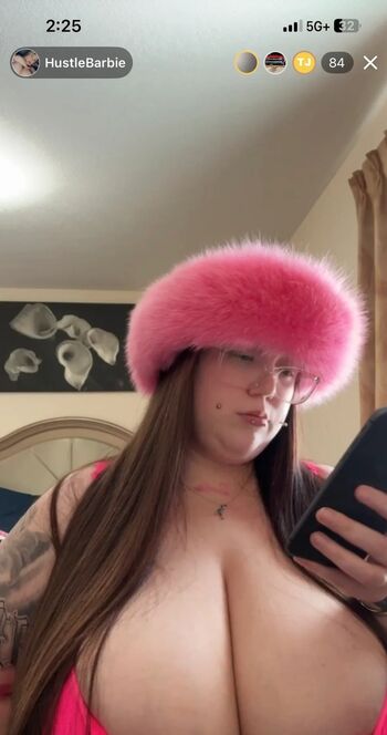 Full leaked Hustlebarbie private photo