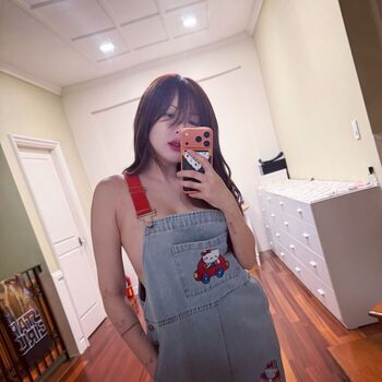 Full leaked Hyuna private photo