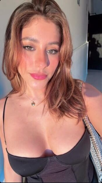 Full leaked Iaind iraaaa private photo