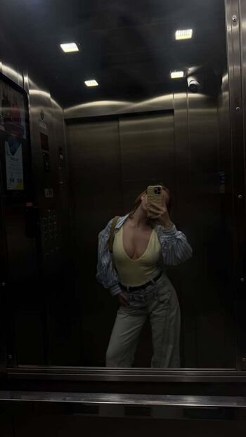Full leaked Iamcarlavoicu private photo