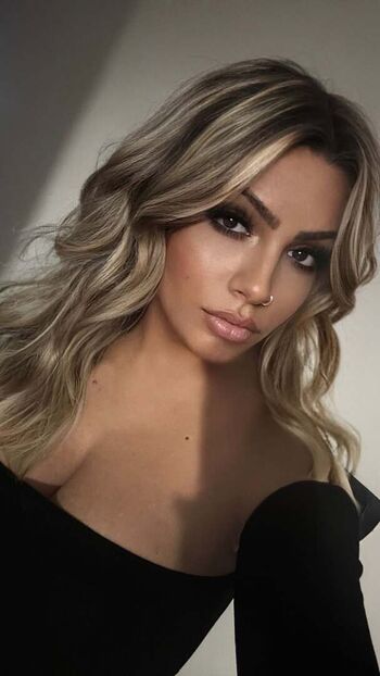 Full leaked Iamsamvela private photo
