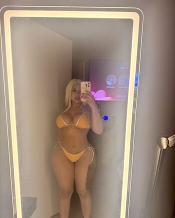 Full leaked Iluvcinnie private photo