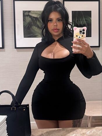 Full leaked Iluvcinnie private photo