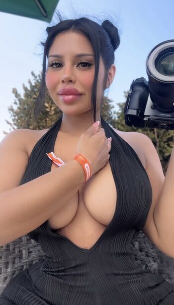 Full leaked Iluvcinnie private photo