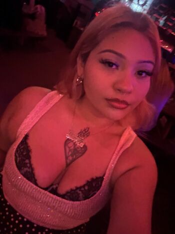 Full leaked Iluvfatitties private photo