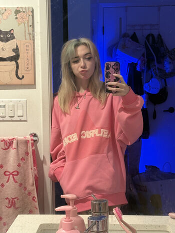 Full leaked Iluvmeww page private photo