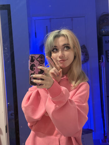 Full leaked Iluvmeww page private photo